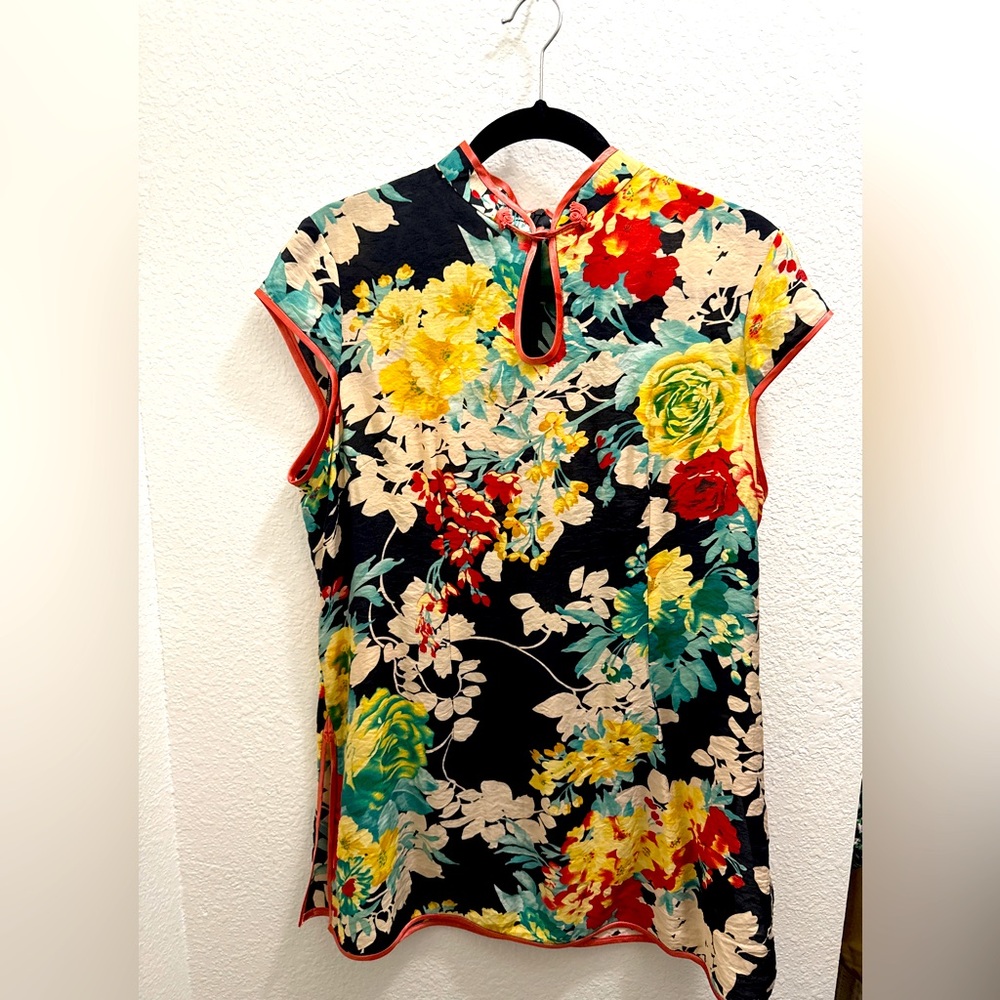 Shanghai SoHo dramatic floral tunic top